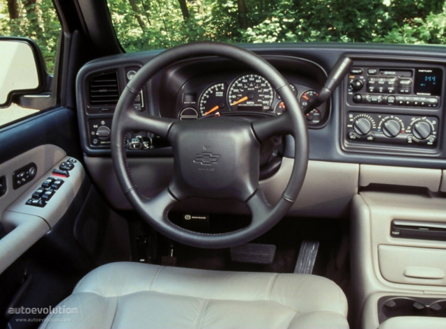 Chevrolet Suburban photo 9