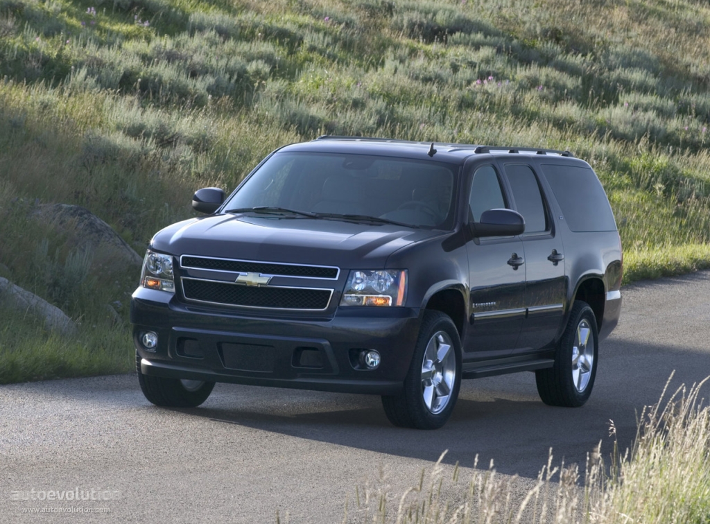 Chevrolet Suburban photo 2