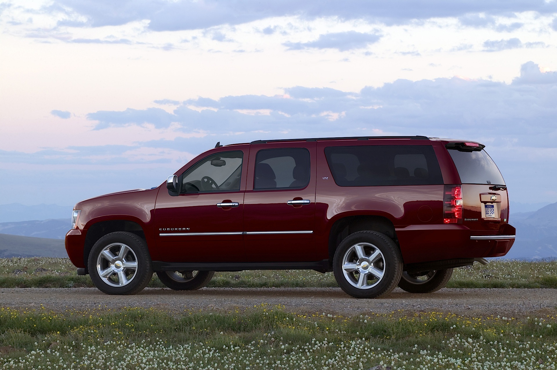 Chevrolet Suburban photo 6
