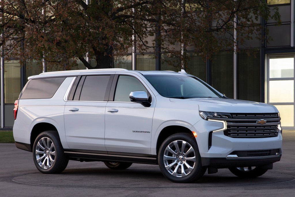 Chevrolet Suburban photo 3