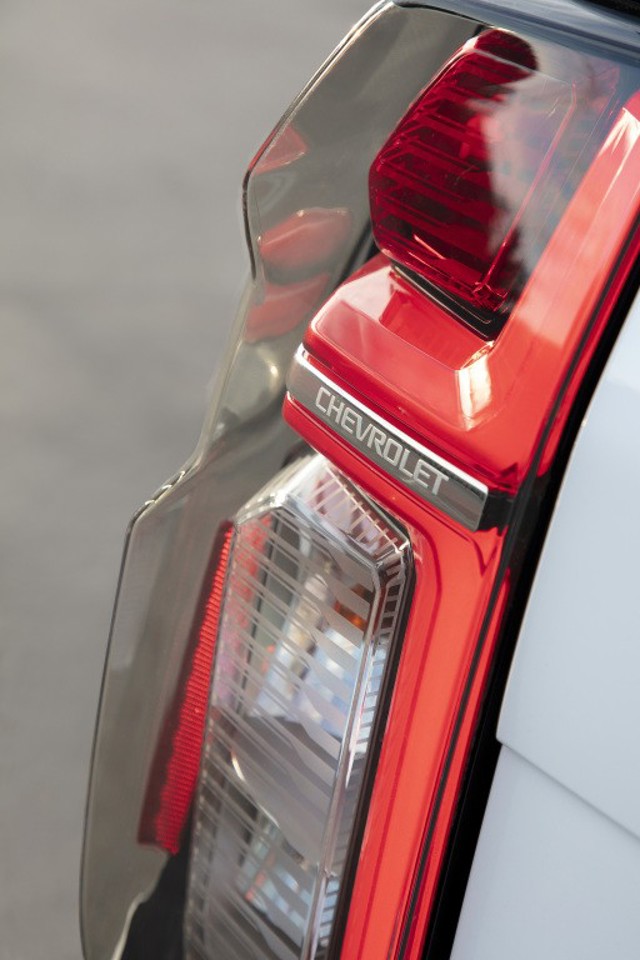 Chevrolet Suburban photo 4