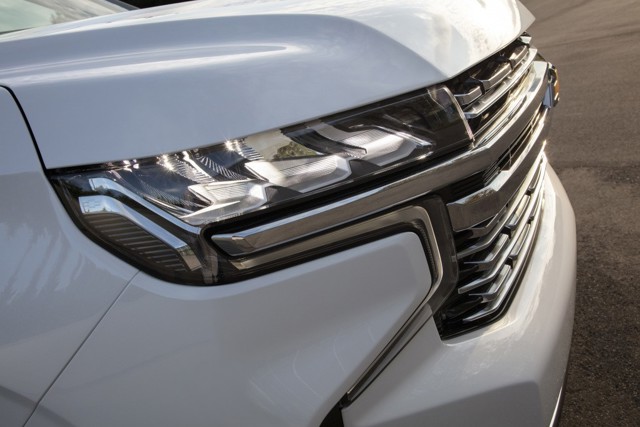 Chevrolet Suburban photo 8
