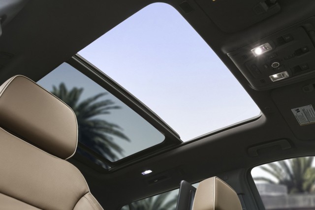 Chevrolet Suburban photo 17