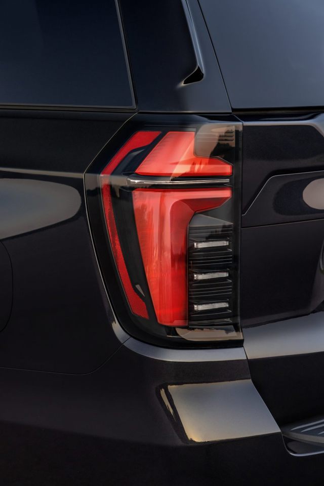 Chevrolet Suburban photo 4