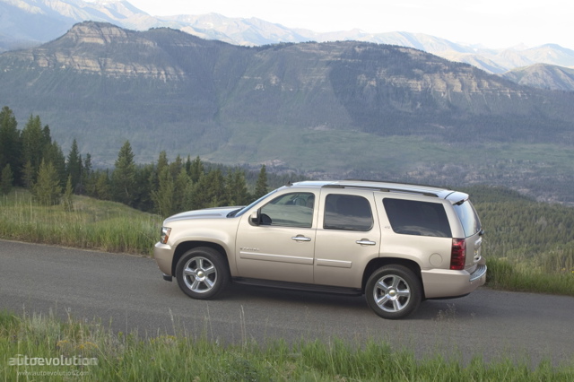 Chevrolet Tahoe photo 2