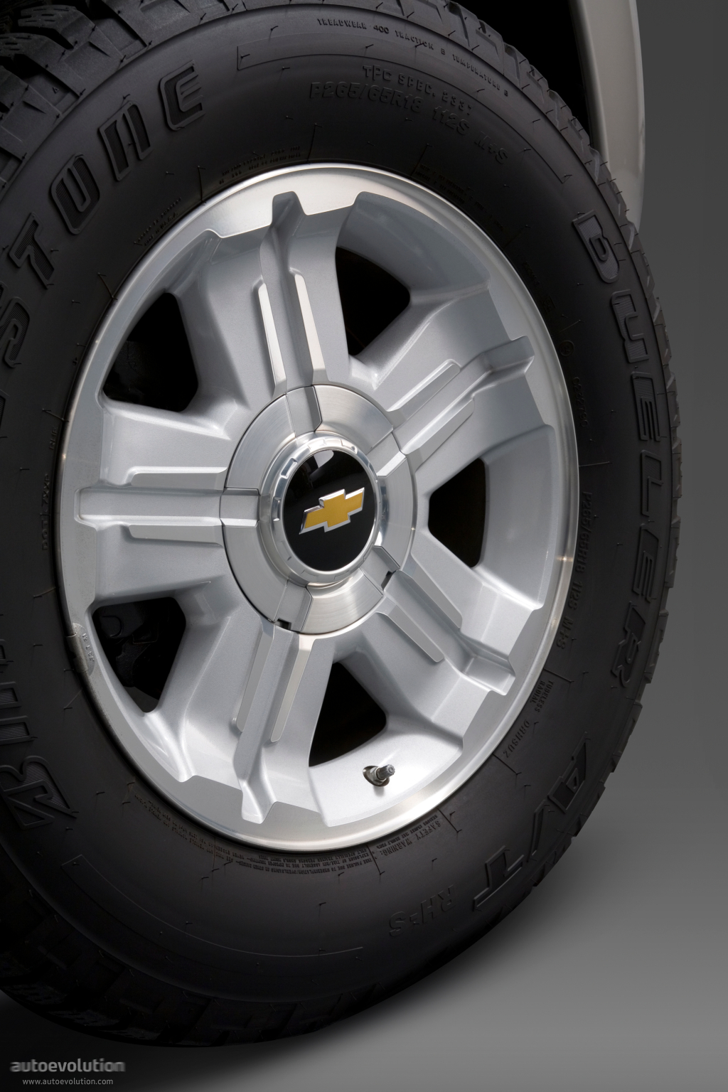 Chevrolet Tahoe photo 3