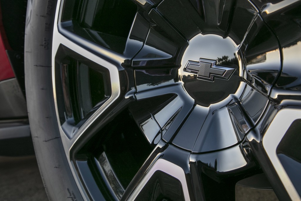 Chevrolet Tahoe photo 2