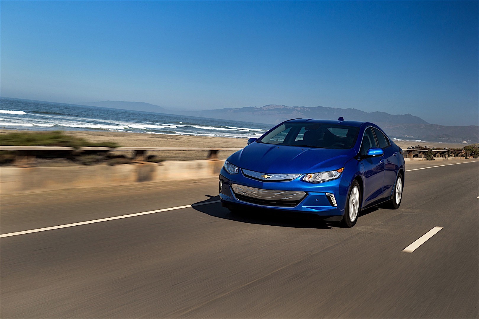 Chevrolet Volt photo 11