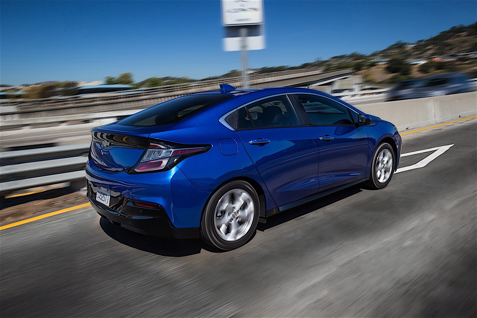 Chevrolet Volt photo 16