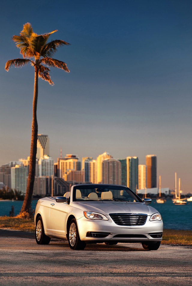 Chrysler 200 Convertible photo 20