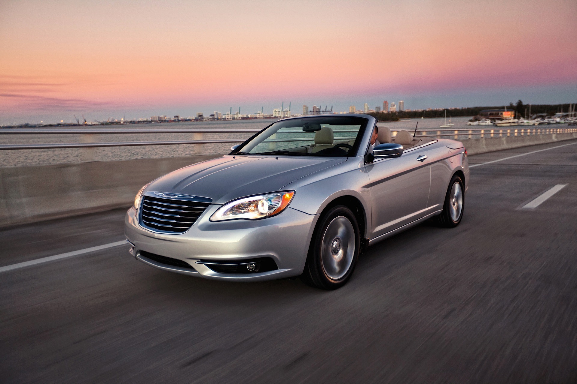 Chrysler 200 Convertible photo 22