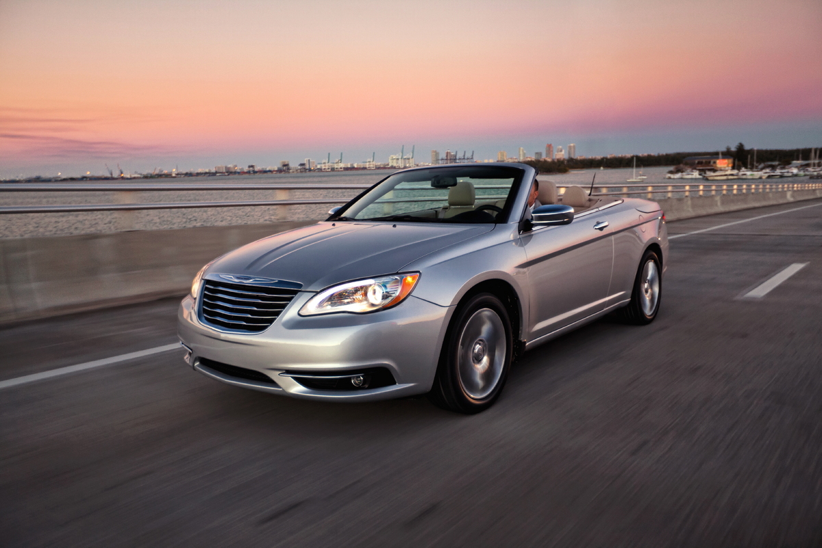Chrysler 200 Convertible photo 13