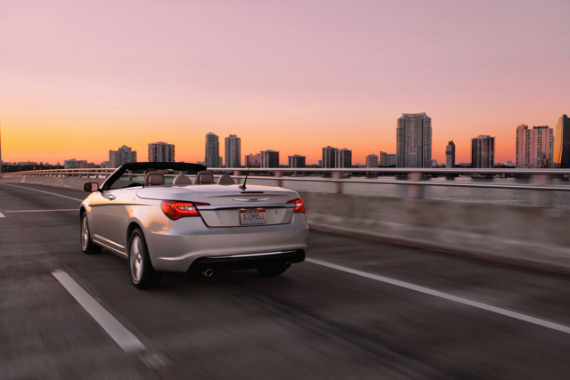 Chrysler 200 Convertible photo 14
