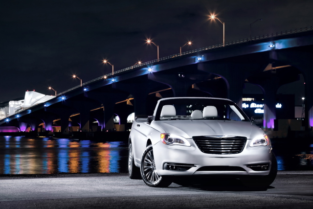 Chrysler 200 Convertible photo 16