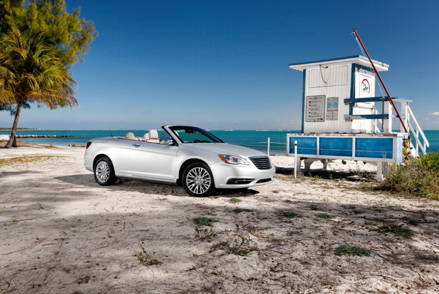 Chrysler 200 Convertible photo 17