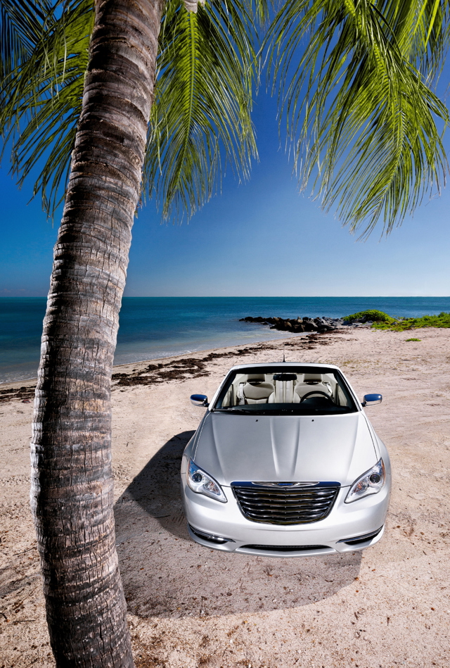 Chrysler 200 Convertible photo 2