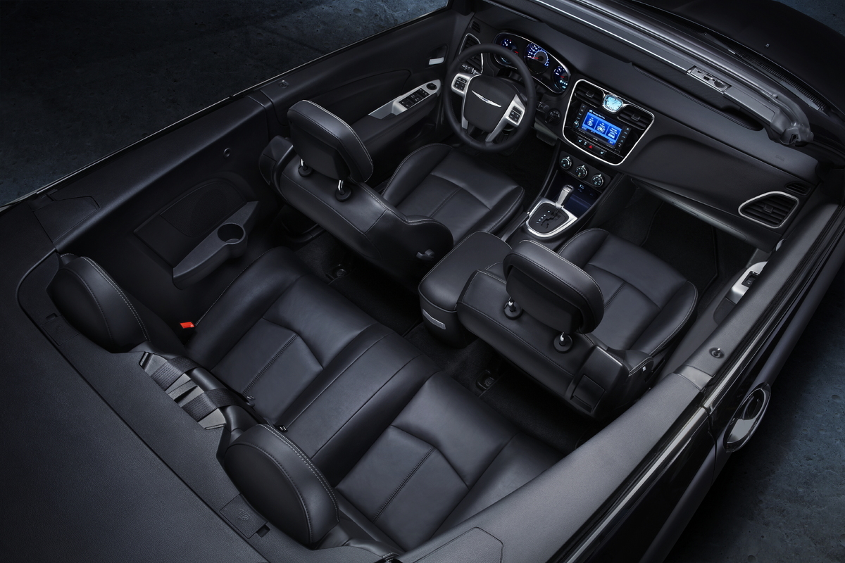 Chrysler 200 Convertible photo 25