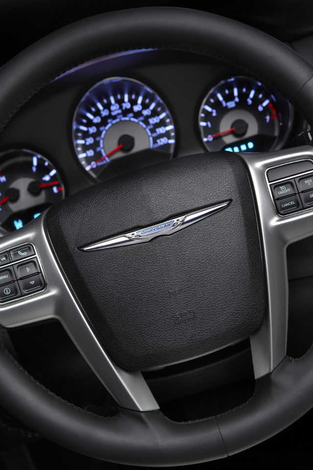 Chrysler 200 Convertible photo 27