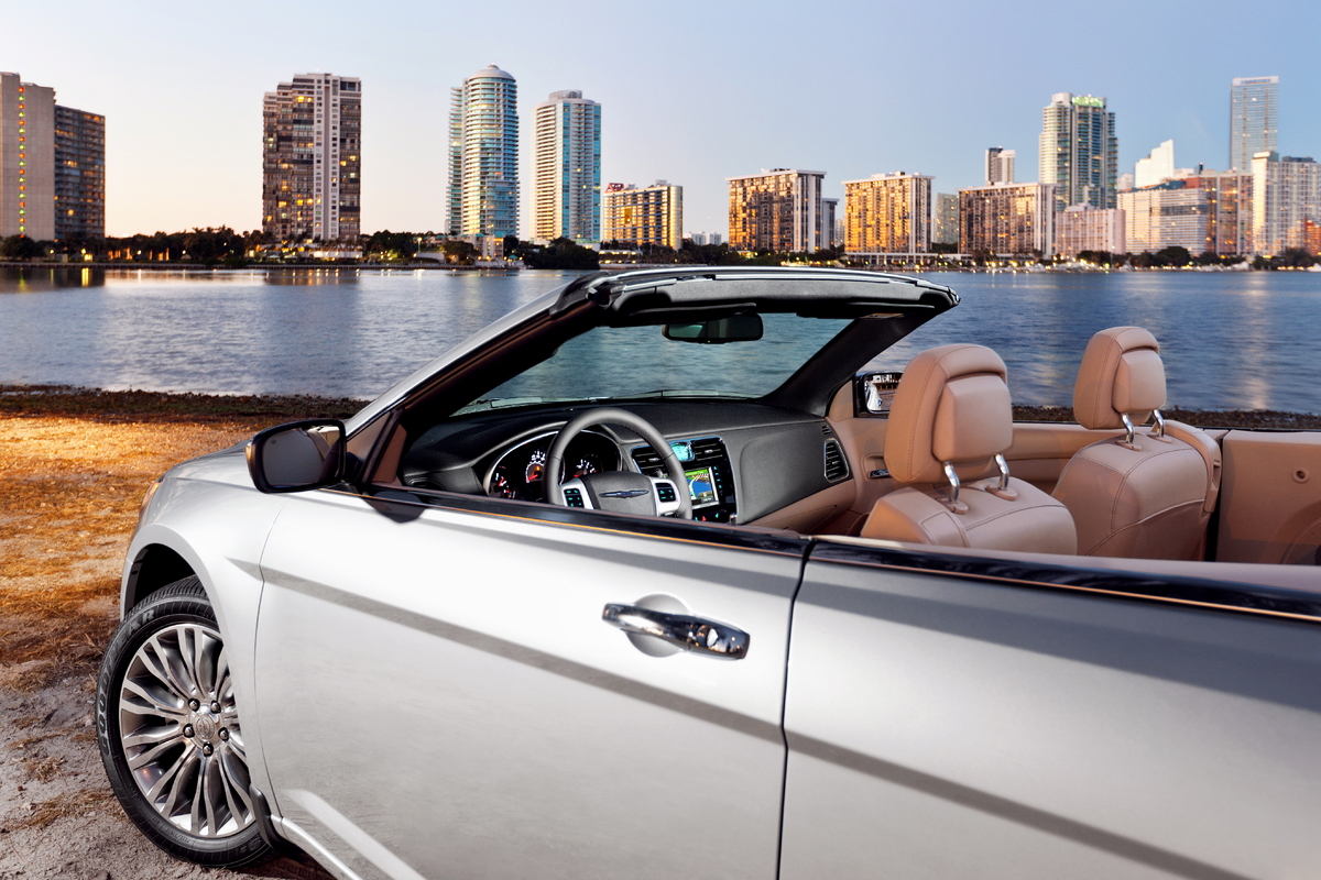Chrysler 200 Convertible photo 8