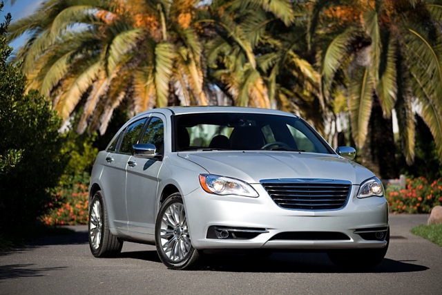 Chrysler 200 photo 23