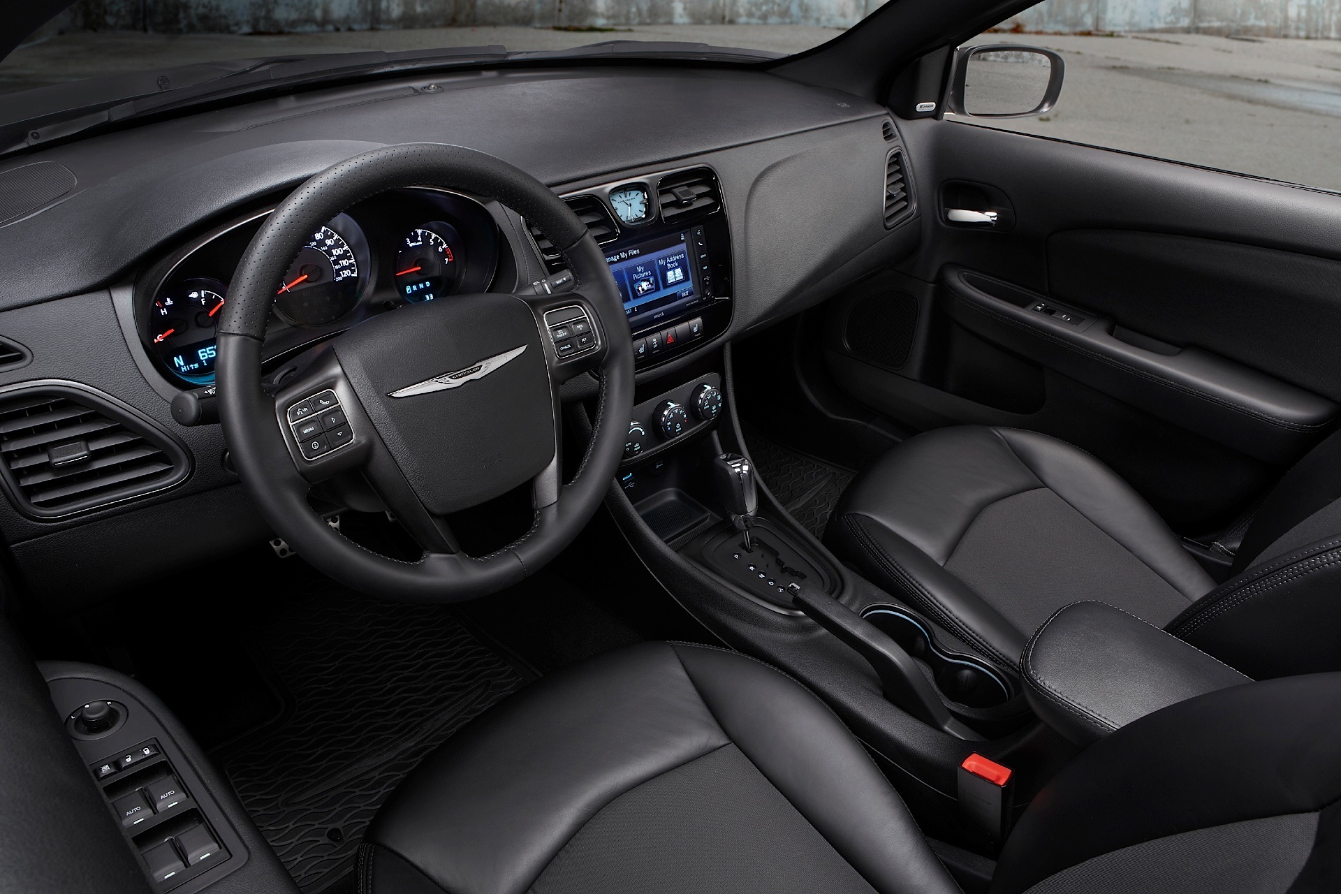 Chrysler 200 photo 58