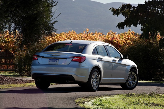 Chrysler 200 photo 46