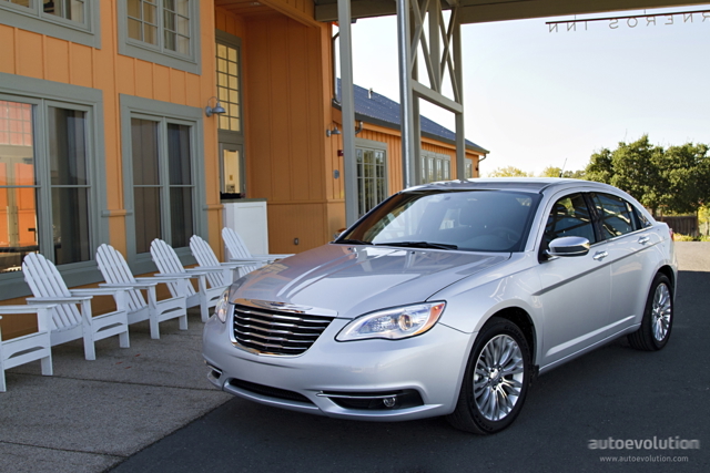 Chrysler 200 photo 12