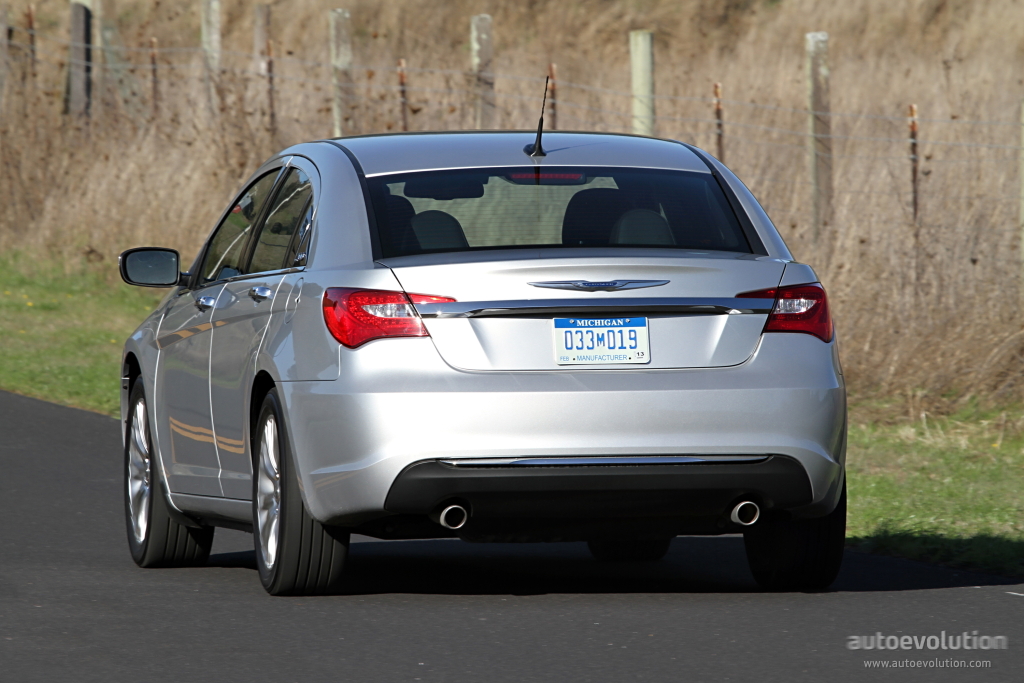 Chrysler 200 photo 13