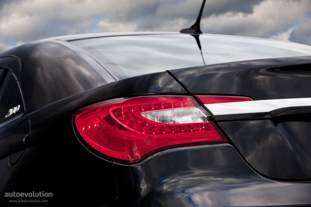 Chrysler 200 photo 3