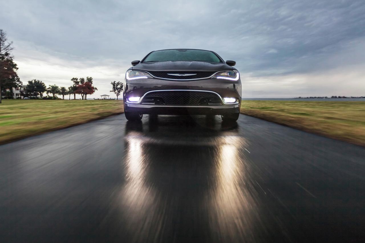 Chrysler 200 photo 11