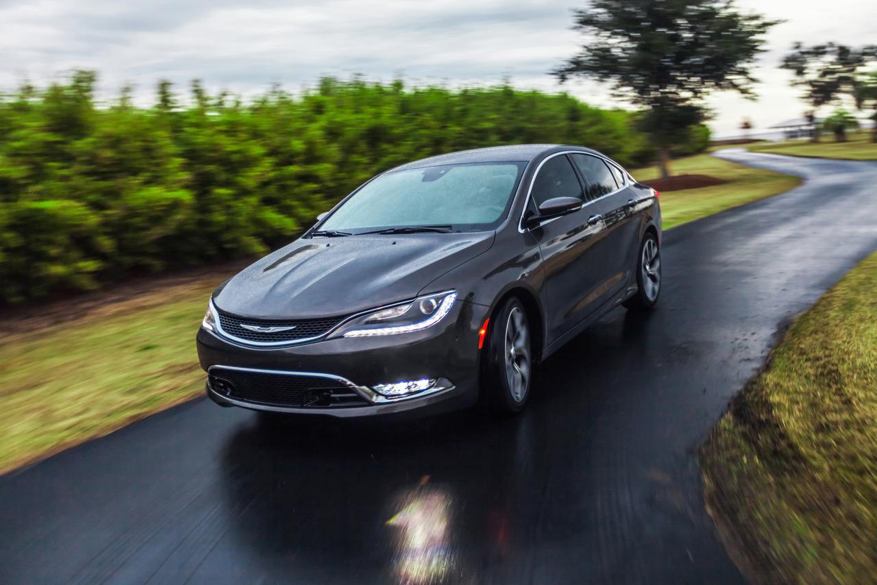 Chrysler 200 photo 12