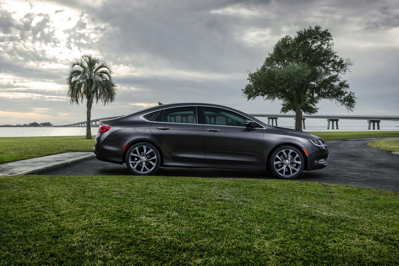 Chrysler 200 photo 14