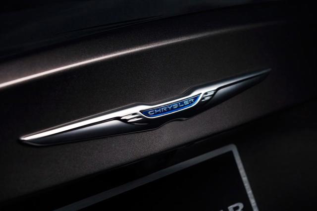 Chrysler 200 photo 15