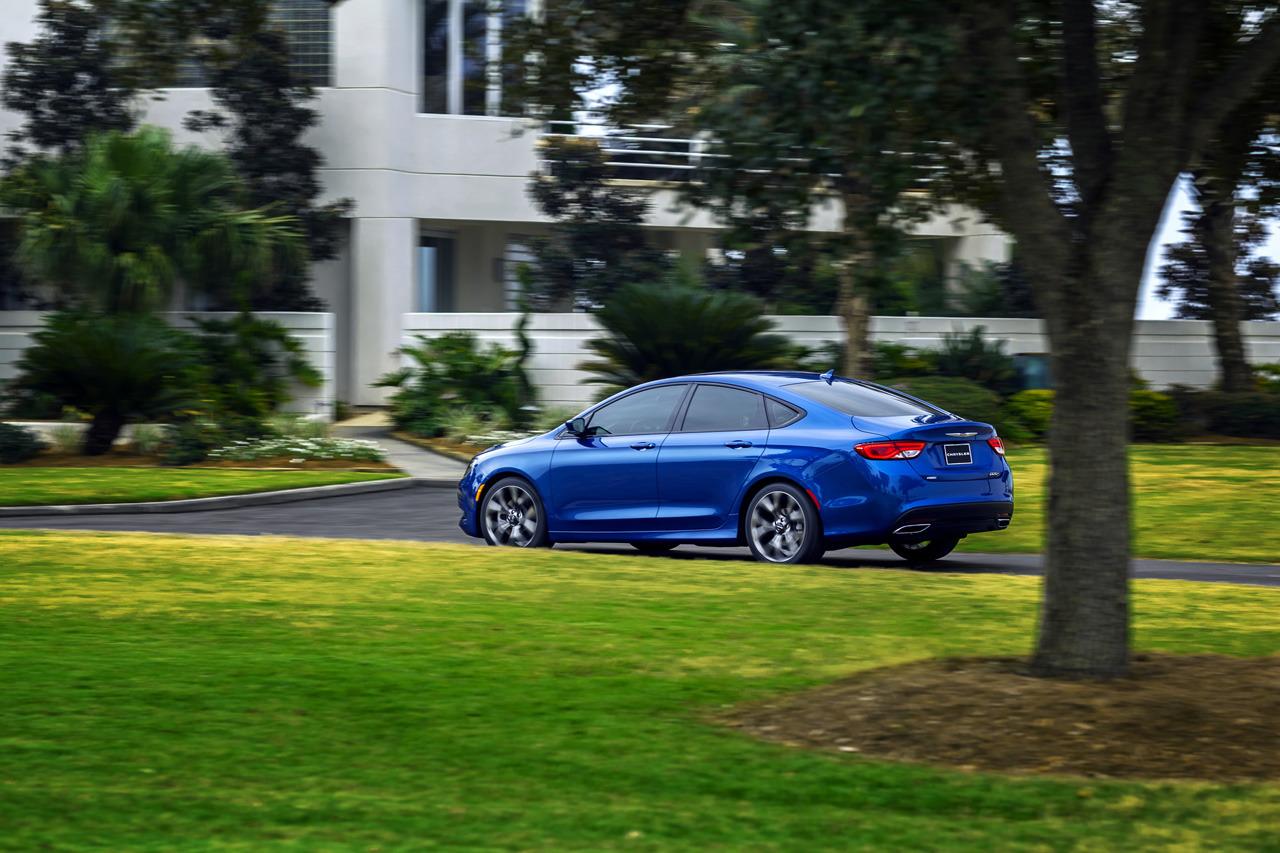 Chrysler 200 photo 18