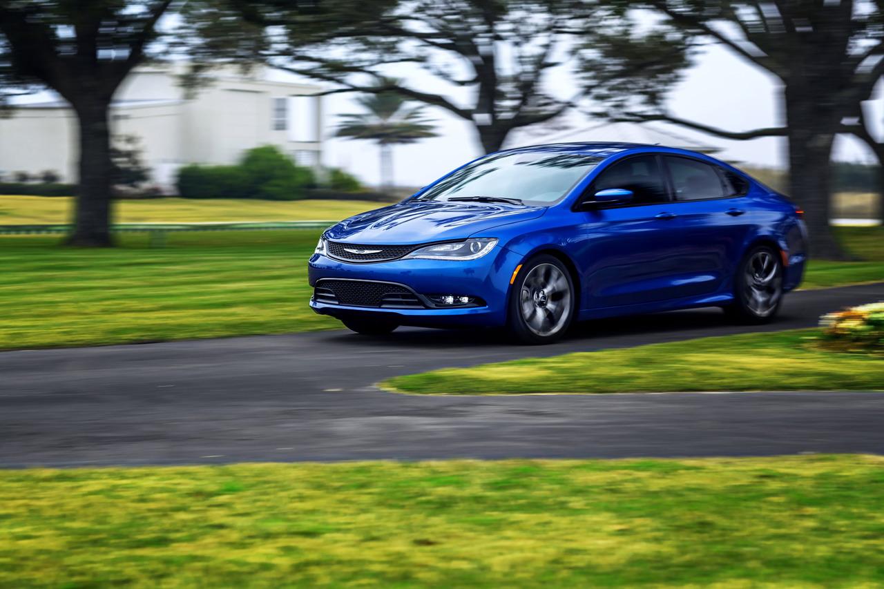 Chrysler 200 photo 2
