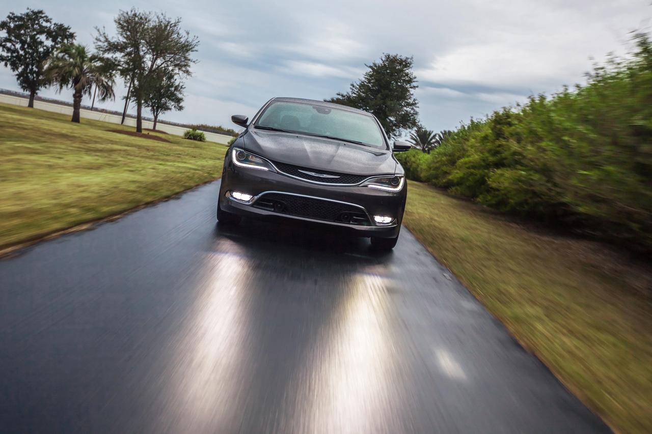 Chrysler 200 photo 22