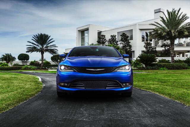 Chrysler 200 photo 25