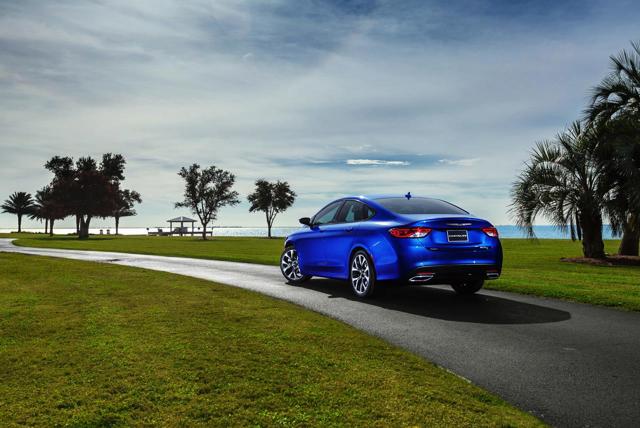 Chrysler 200 photo 27