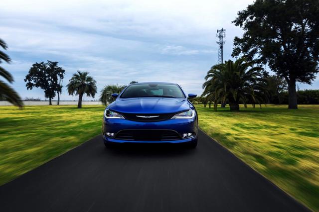 Chrysler 200 photo 28