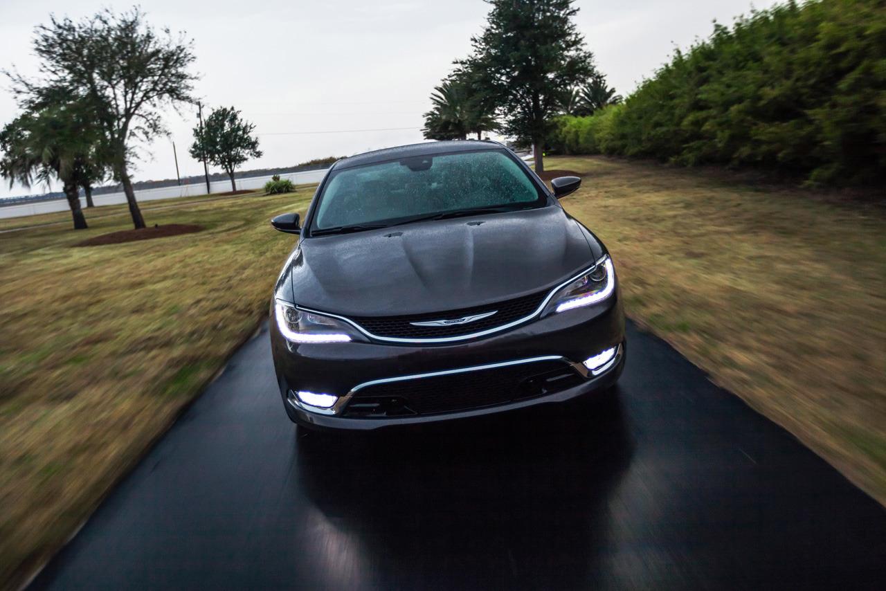 Chrysler 200 photo 30