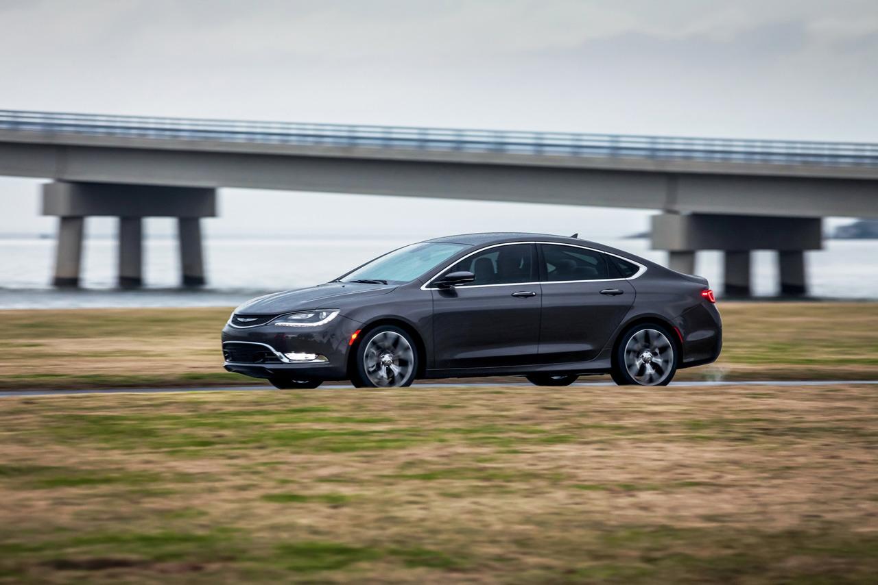 Chrysler 200 photo 32