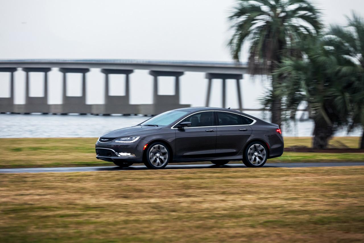 Chrysler 200 photo 37