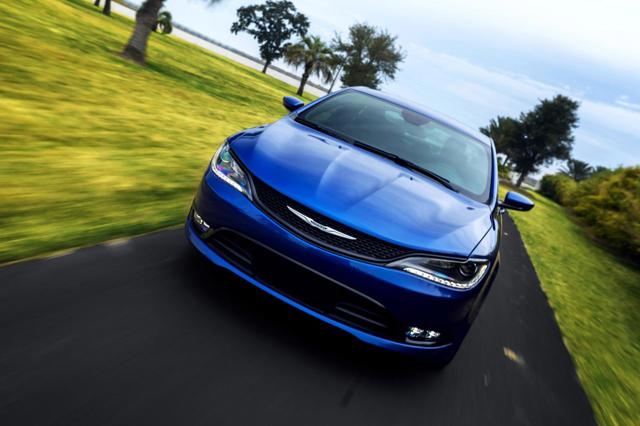 Chrysler 200 photo 4