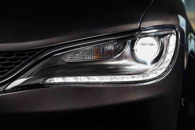 Chrysler 200 photo 47