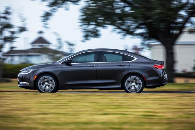 Chrysler 200 photo 5