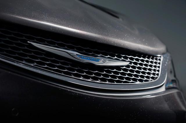 Chrysler 200 photo 56