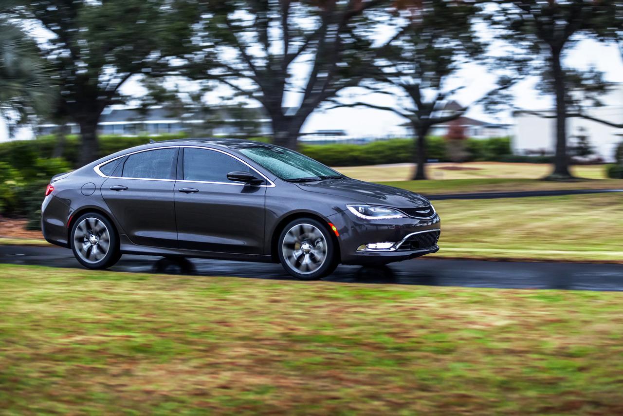 Chrysler 200 photo 7