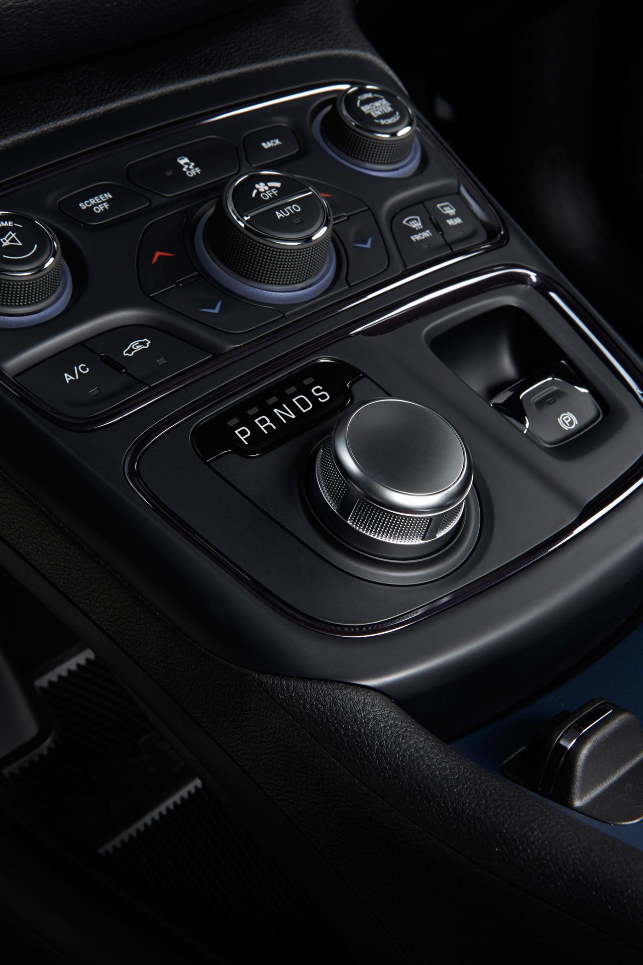 Chrysler 200 photo 70