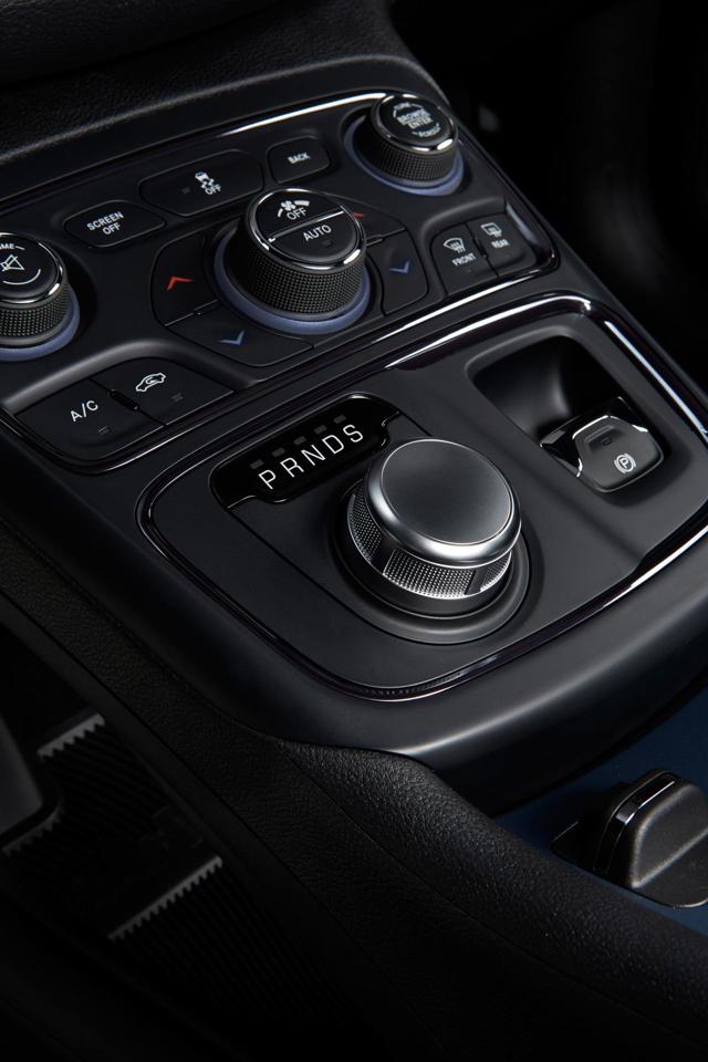 Chrysler 200 photo 70