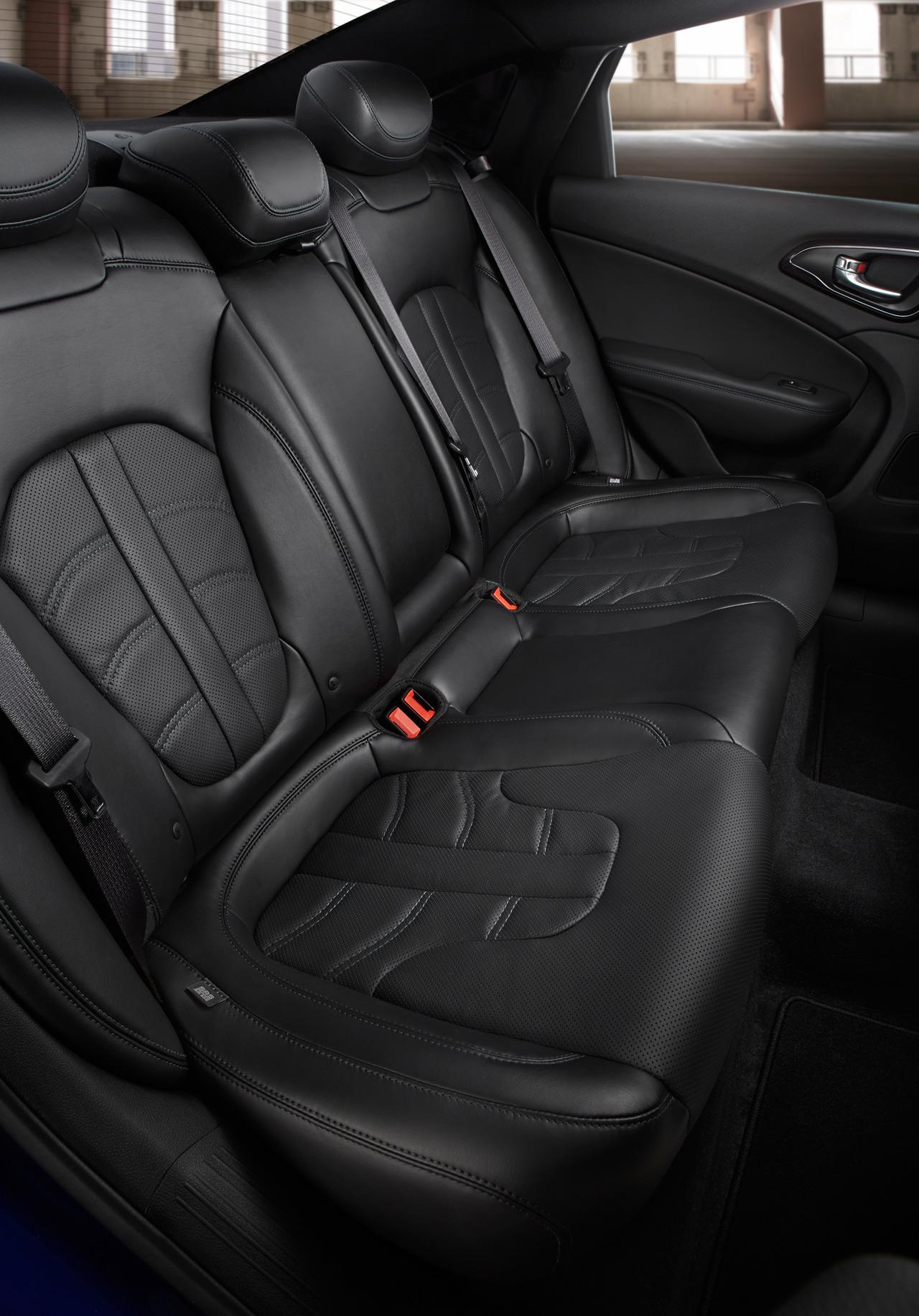 Chrysler 200 photo 76